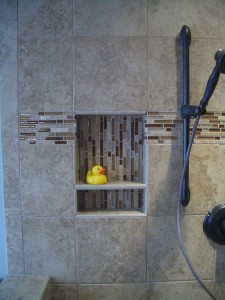 Porcelain niche with shelf and glass / travertine liner Porcelain niche with shelf and glass / travertine liner
